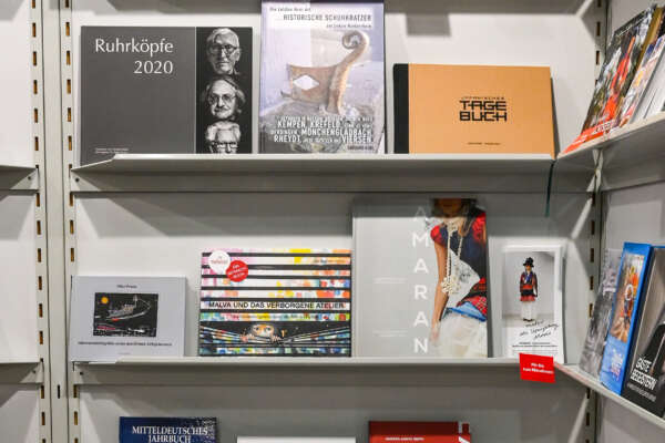 Regalwand Kunst Bild 2