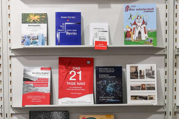 Regalwand Wissen Verstehen 6