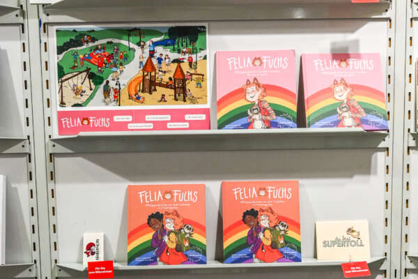 Regalwand Raeuberfuchs Verlag