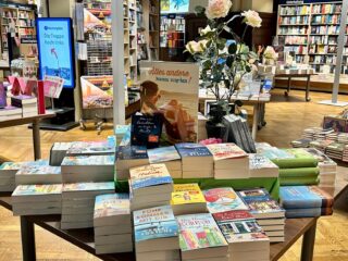Büchertisch "Leichtlesen" in der Buchhandlung Ludwig.