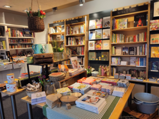 Blick ins Innere der Bücherinsel Dieburg.