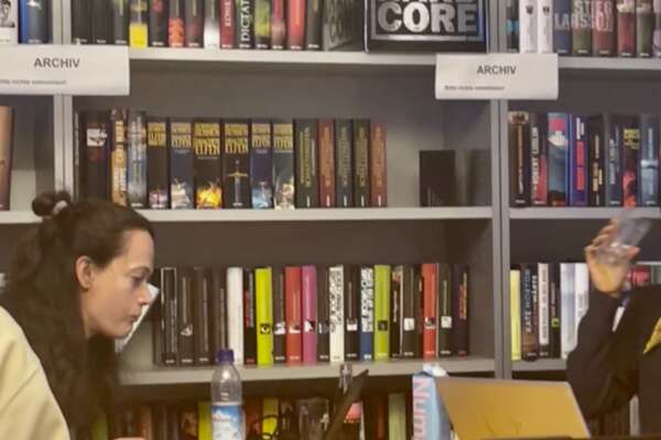 Bücherregal