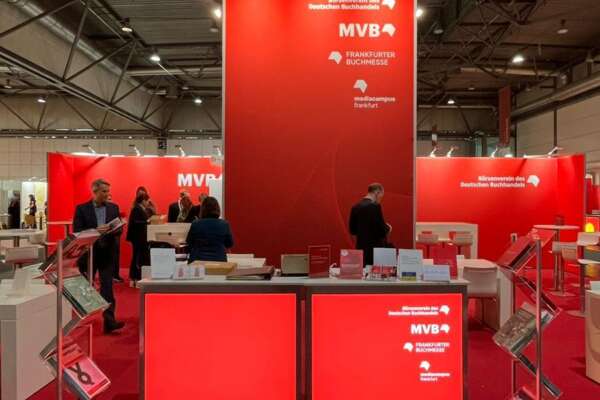 Blick auf die Tehke am MVB Stand auf der Leipziger Buchmesse 2023.