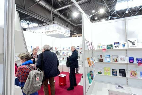 Blick auf den Stand der Livro Gemeinschaftsausstellung.