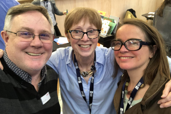 Drei Mitarbeiter von MVB UK auf der London Book Fair 2023.