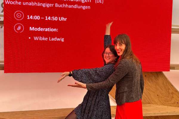 Franziska und Rahel beim Lieblingsbuch der Unabhängigen Preisverleihung.