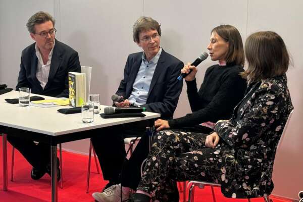 Unser Börsenblatt-Redakteur im Gespräch mit der Buchpreis-Gewinnerin Martina Hefter.