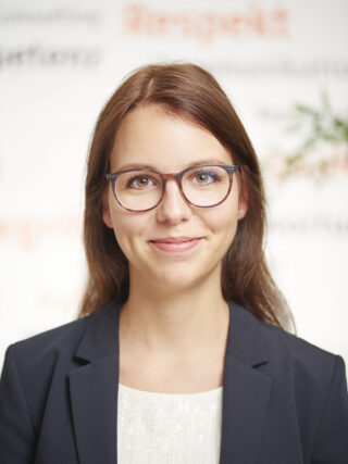Pauline Noeldemann lächelt in die Kamera.