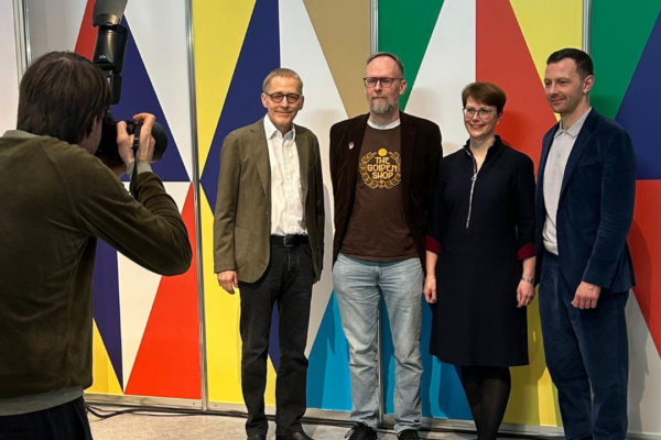 Preisträger-Foto mit dem Alfred-Kerr-Preis-Gewinner