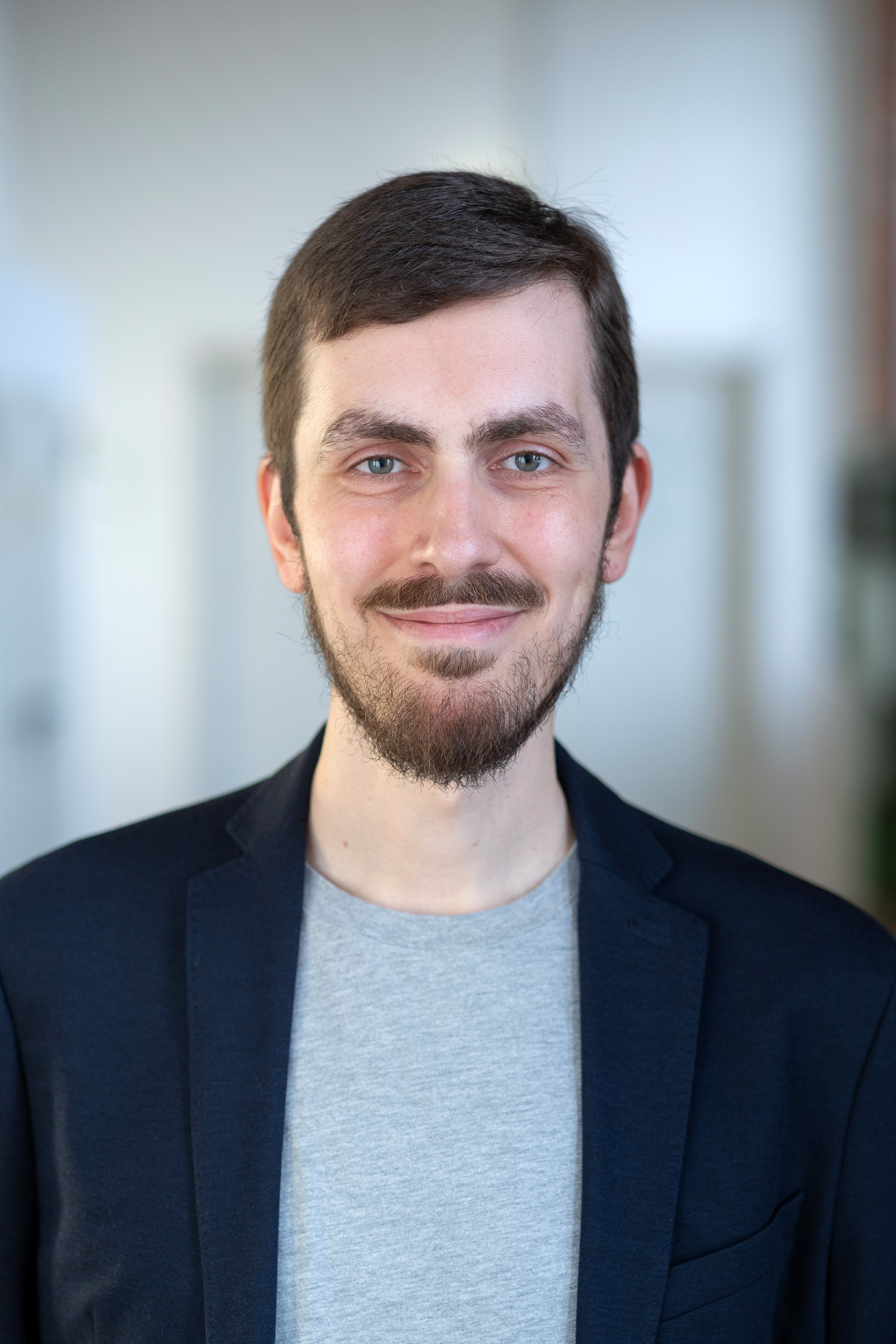 Tobias Groß lächelt in die Kamera