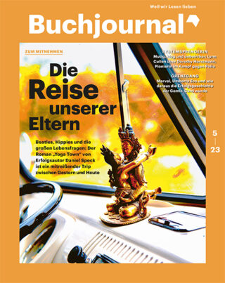 Cover vom Buchjournal mit dem Bild einer goldenen Statue, die im Armaturenbrett eines Autos steht