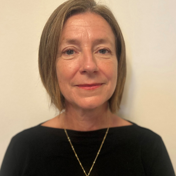 Sopie O Neill blickt in die Kamera